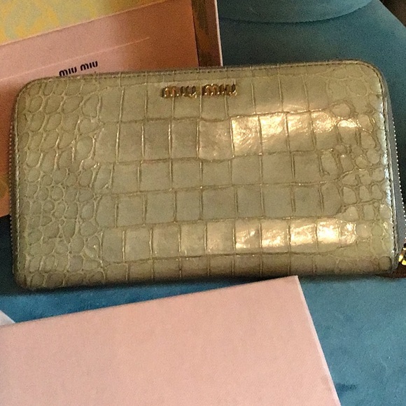 Miu Miu authentic zip around wallet - Picture 14 of 14